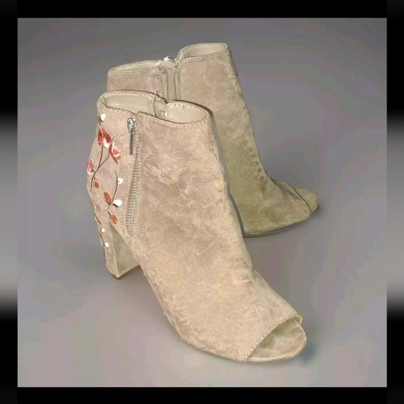 Candies Peep Toe Ankle Boot Size 8 Beige Suede Embroidered Pink Flowers SB2#1 - Picture 1 of 7